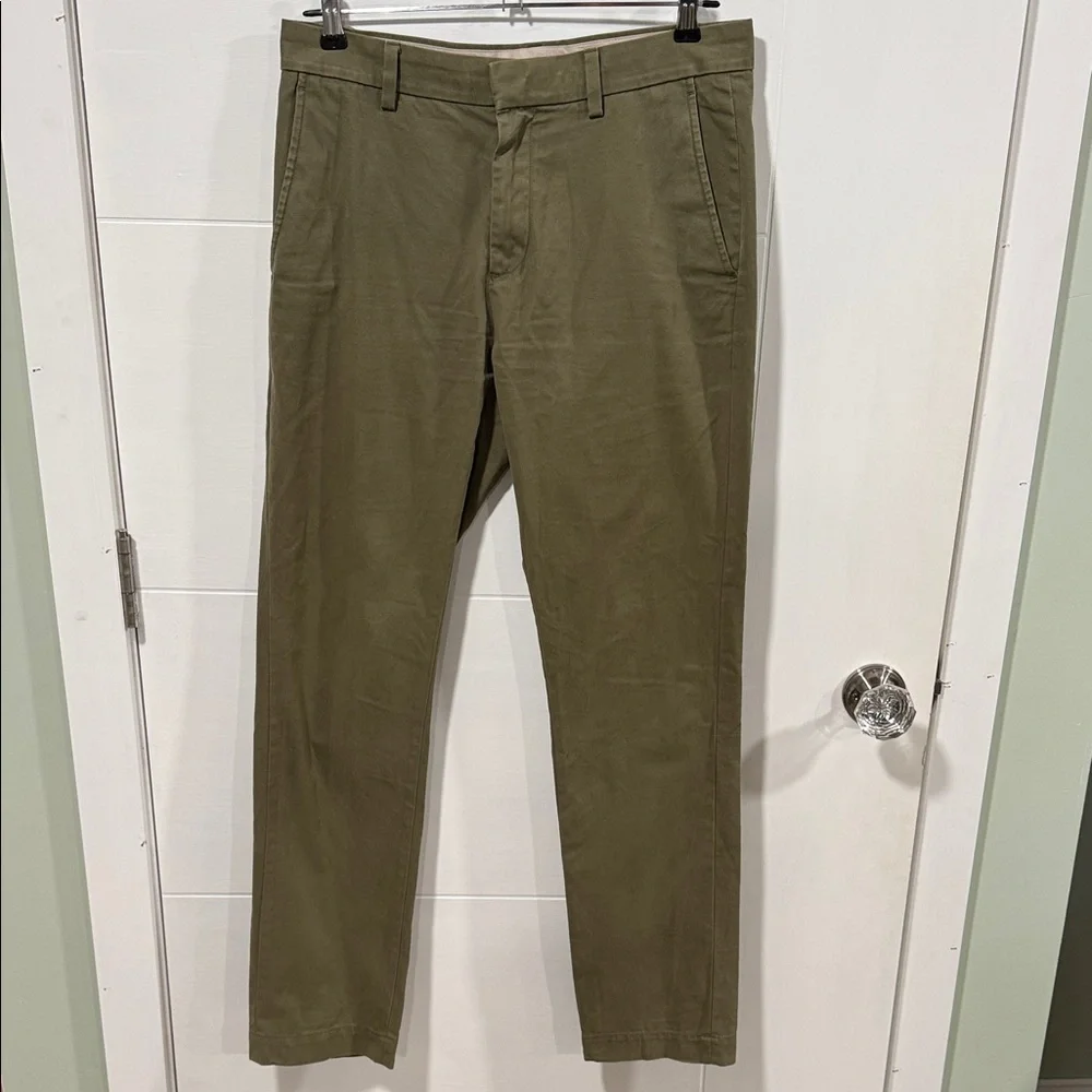 Banana Republic Men's Aiden Olive Green Chinos 30x32